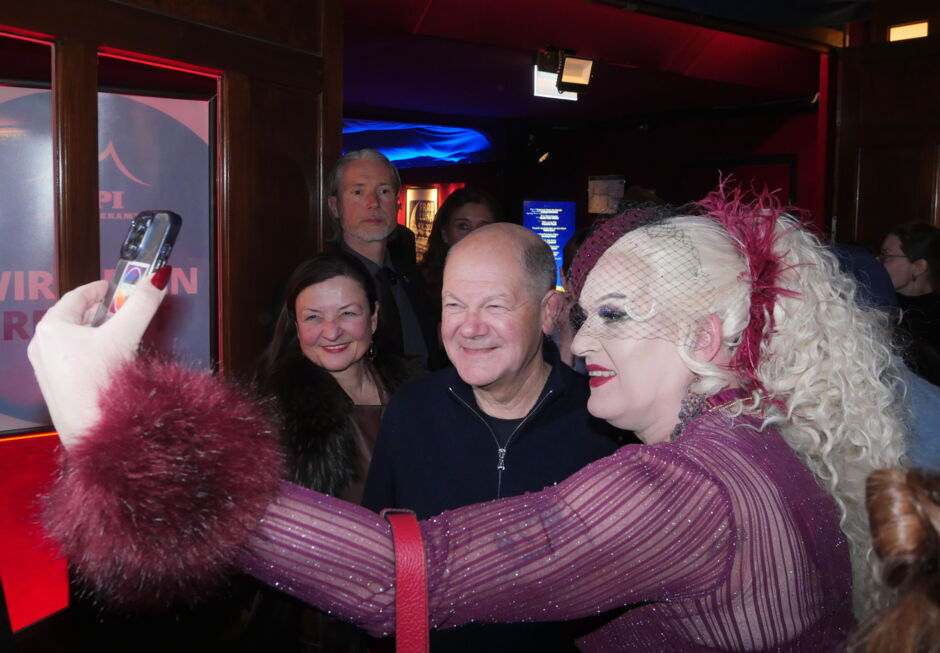 Frau Luna Premierenfeier: Olaf Scholz, Sheila Wolf