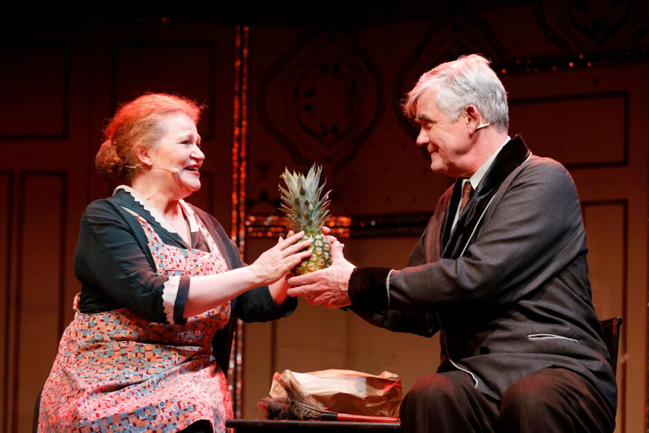 2026: Brigitte Oelke als Fräulein Schneider und Dirk Schoedon als Herr Schultz