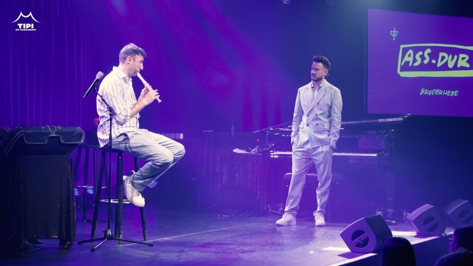 TIPI AM KANZLERAMT: Ass-Dur – BRUDERLIEBE (Premiere 2026)