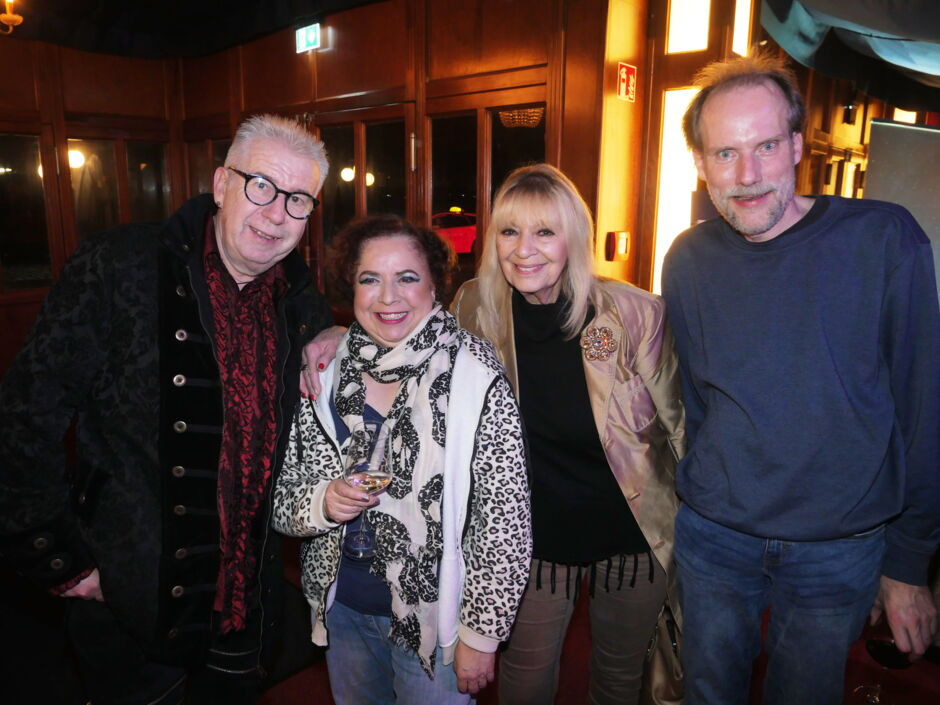 Frau Luna Premierenfeier: Franziska Traub, Jutta Berger (Cindy), mittig (v.l.n.r.)