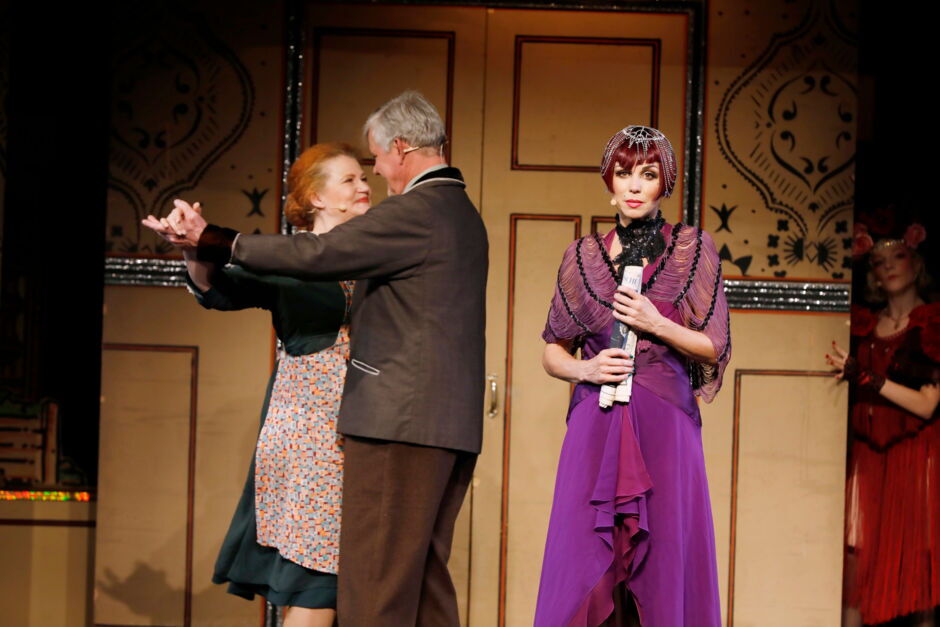 2026: Brigitte Oelke als Fräulein Schneider, Dirk Schoedon als Herr Schultz und Sophie Berner als Sally Bowles